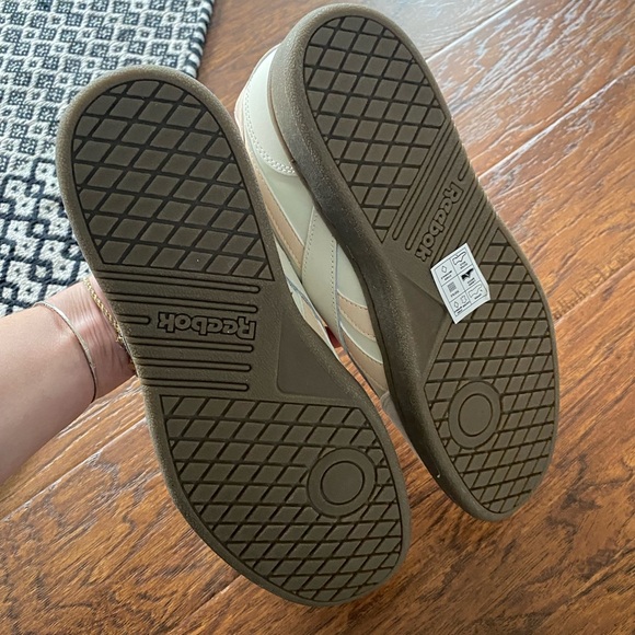 Reebok Women’s Club C Lifestyle Low Top - Picture 4 of 6